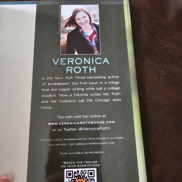 Insurgent Hardcover Book, Book 2 in the Divergent Series, Veronica Roth - Picture 3 of 8